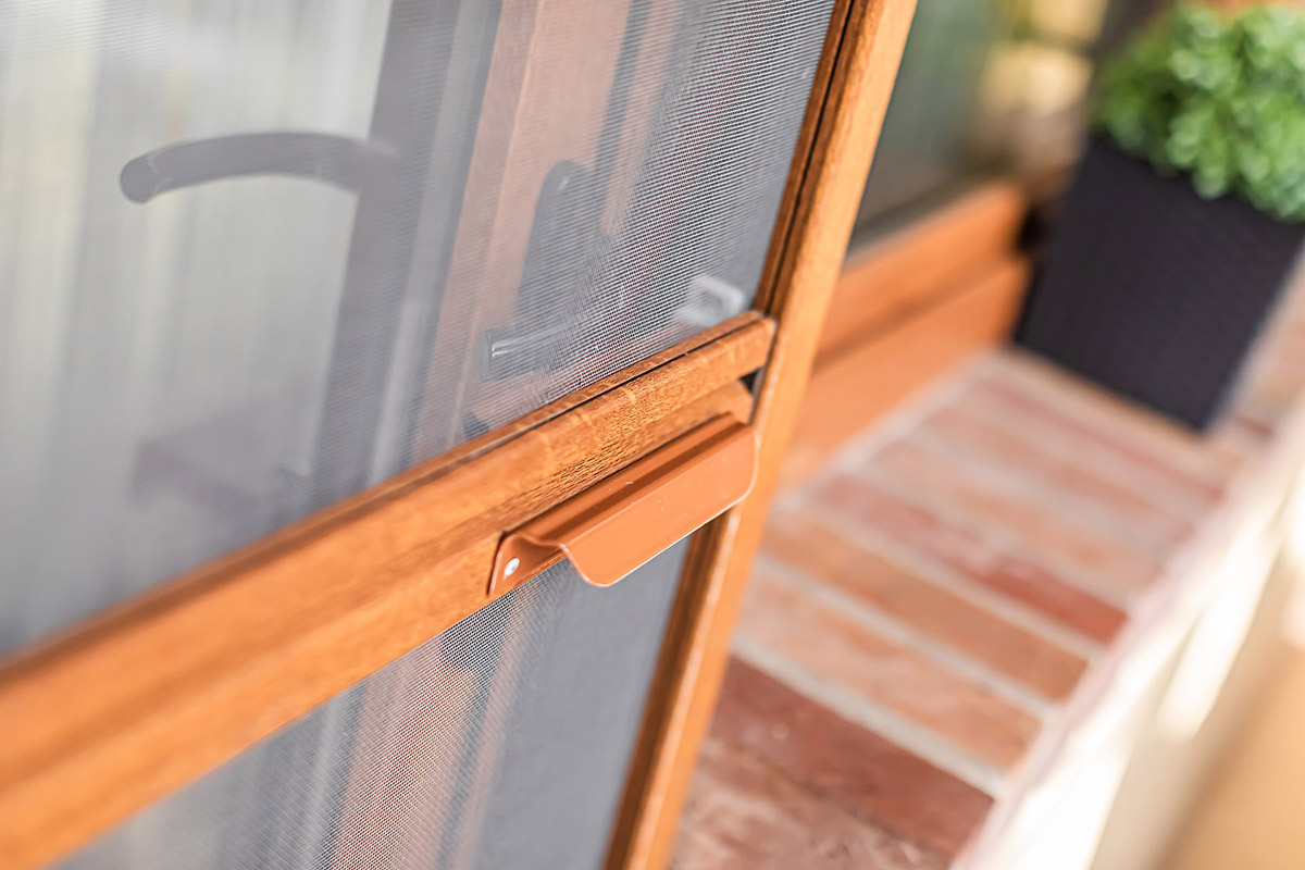 Nyíló szúnyogháló